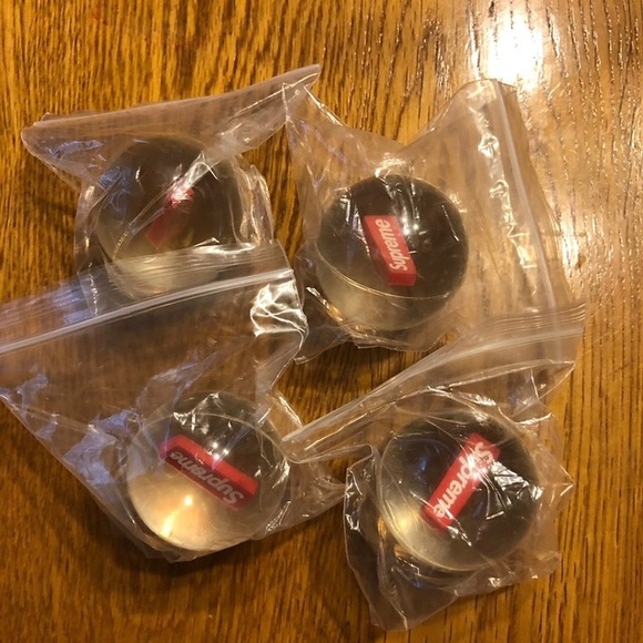 Supreme stickers come with everything you see - Picture 7 of 7